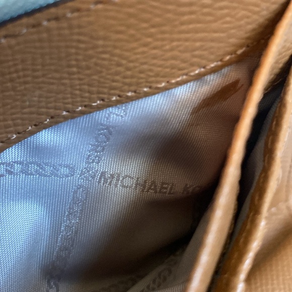 ⭐️MICHAEL KORS⭐️Gold & Camel Jet Set Large Signature Logo Wallet/EUC - Picture 7 of 10